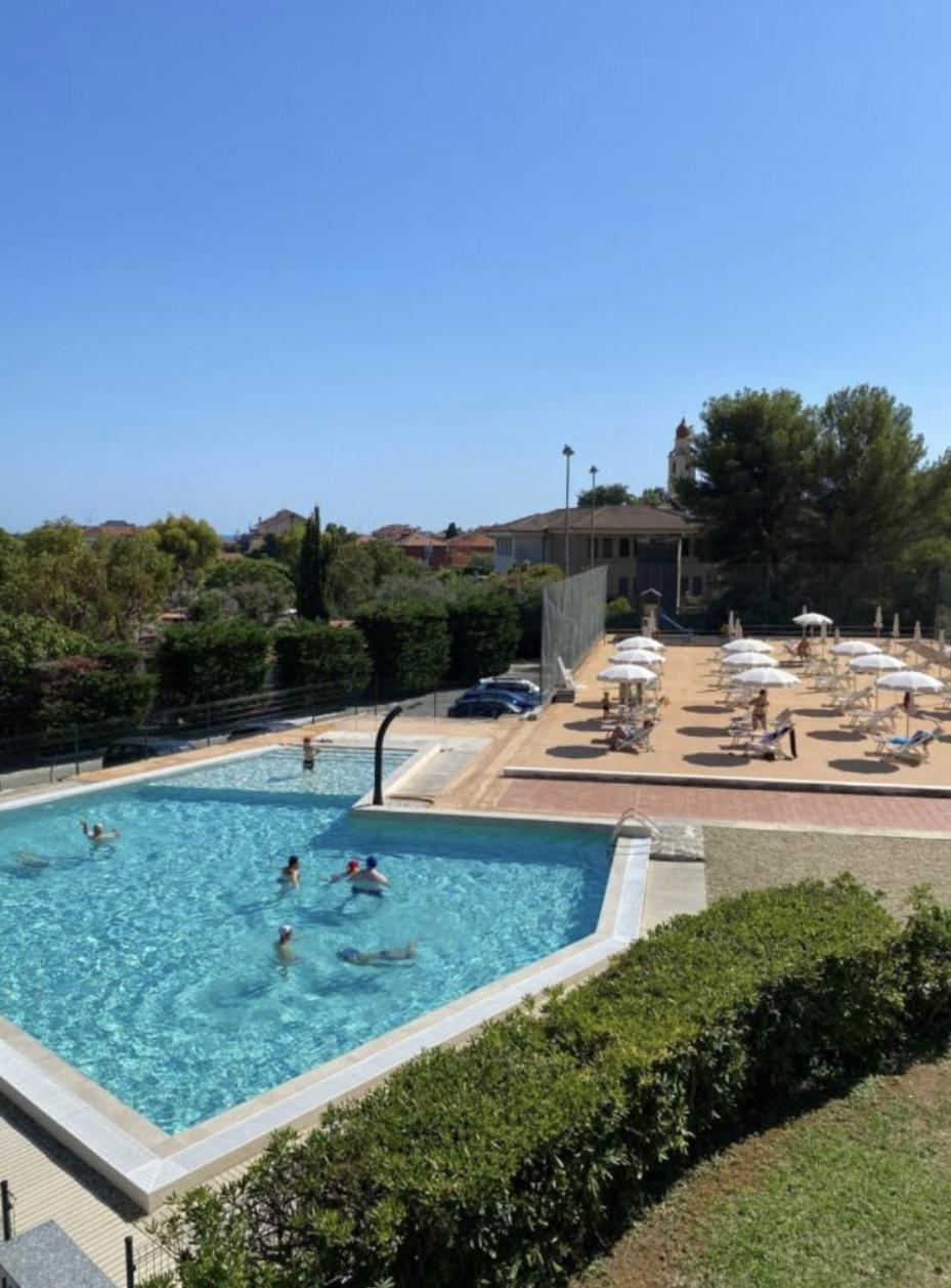 Luminoso Appartamento Con Ampia Terrazza San Bartolomeo Al Mare Exterior photo